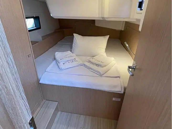 Bavaria C42 - 