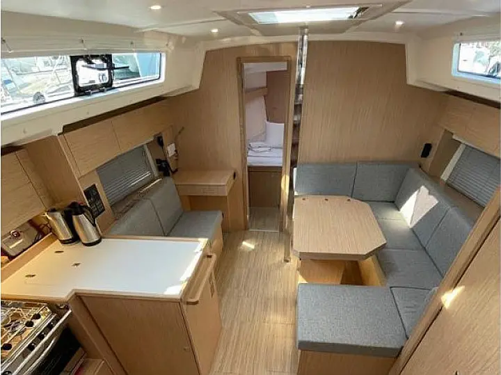 Bavaria C42 - 