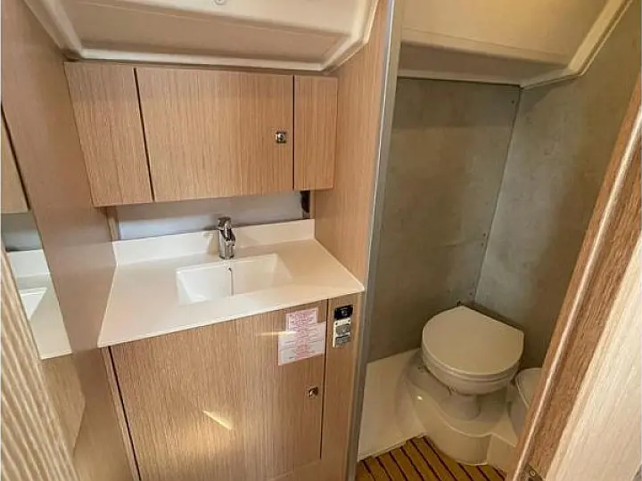 Bavaria C42 - 