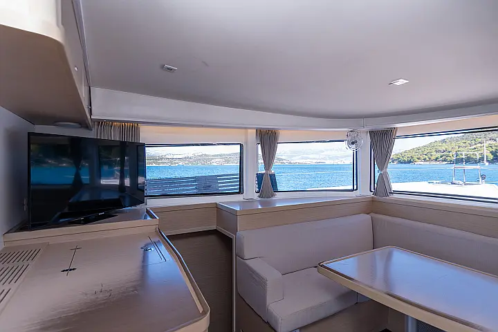 Lagoon 42 owner version - 