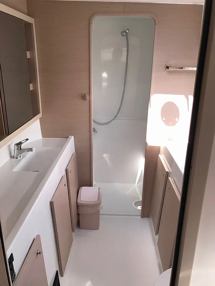 Lagoon 42 owner version - 