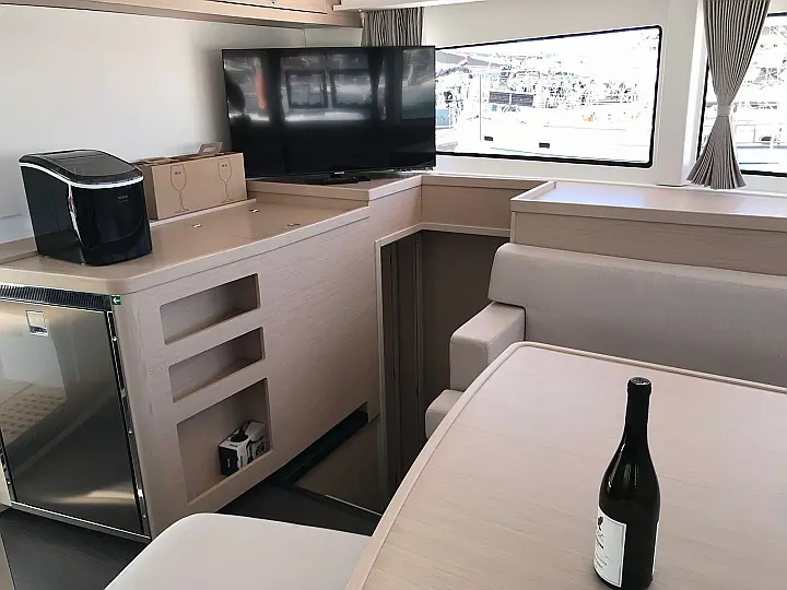 Lagoon 42 owner version - 