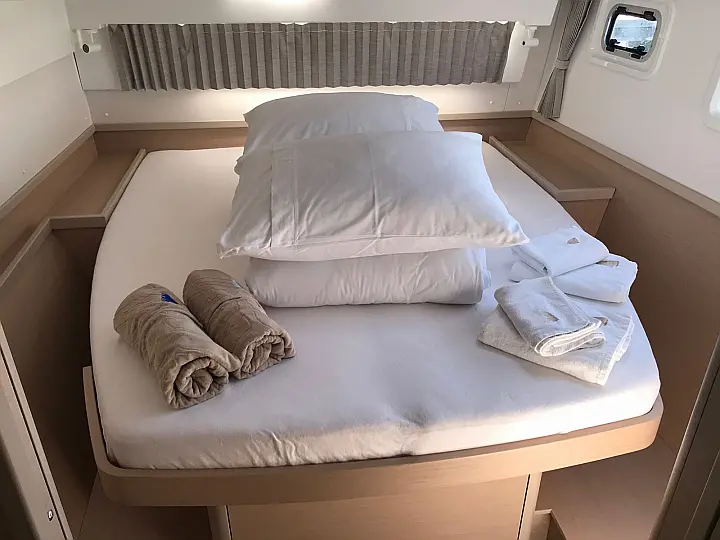 Lagoon 42 owner version - 