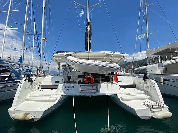 Lagoon 42