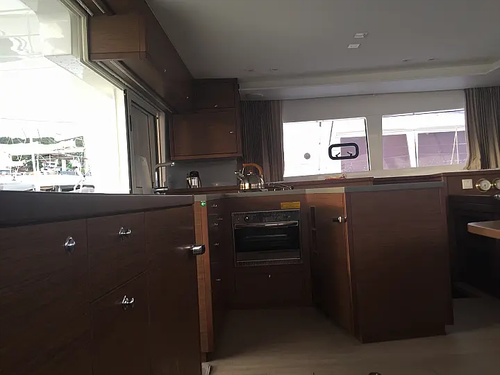 Lagoon 450 SporTop - Kitchen
