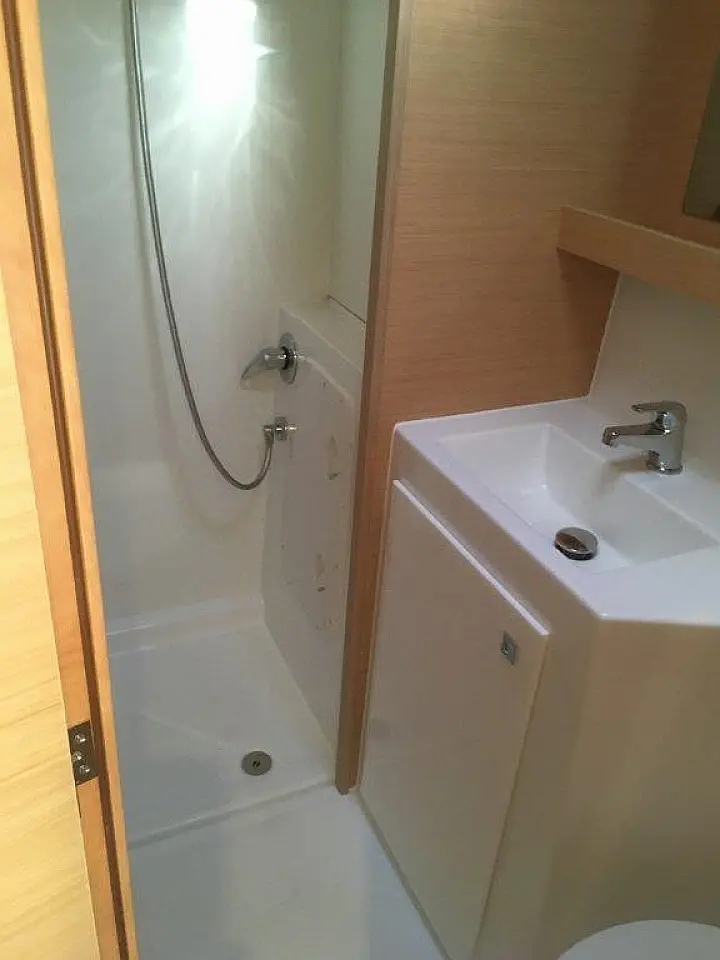 Lagoon 42 - Bath 1