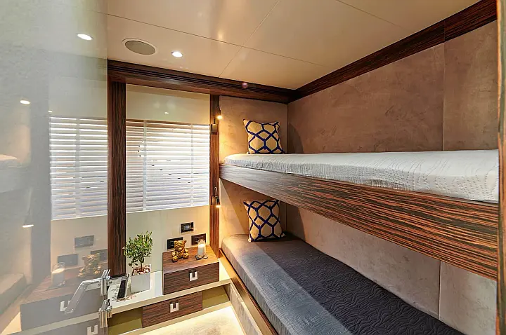 Azimut 85F - 