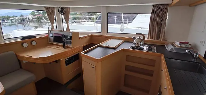 Lagoon 42 - Galley 1