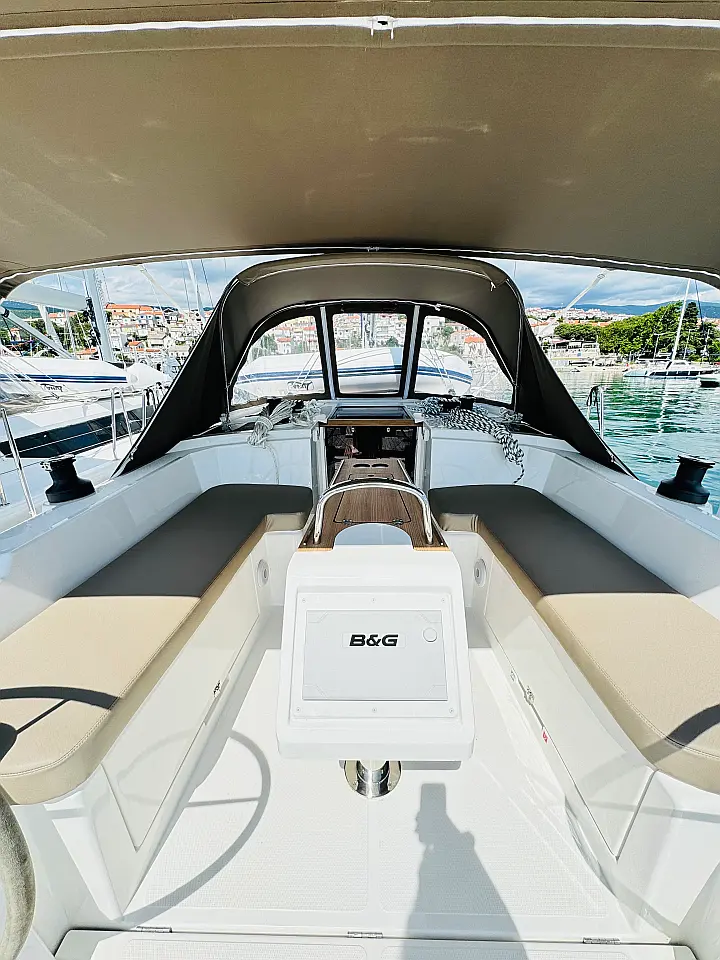 Bavaria C38 - 
