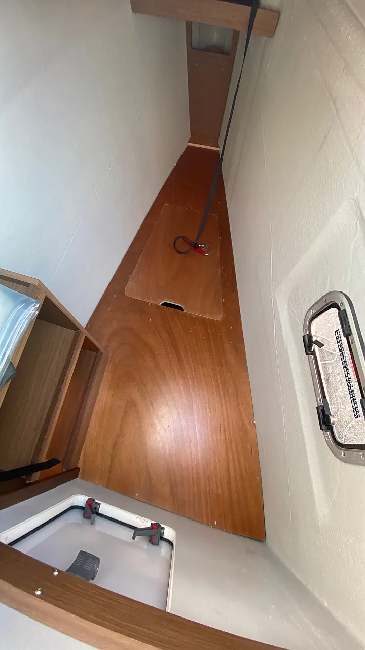 Lagoon 42 (AC, Gen, Watermaker) - 