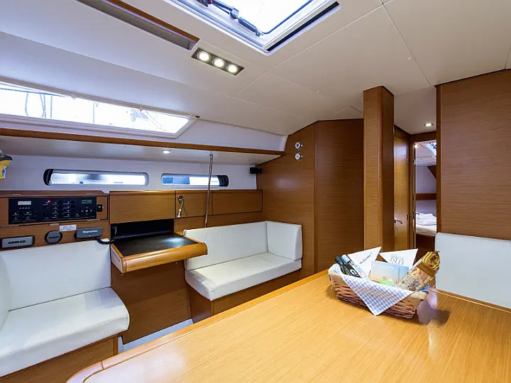 Sun Odyssey 439 - interior