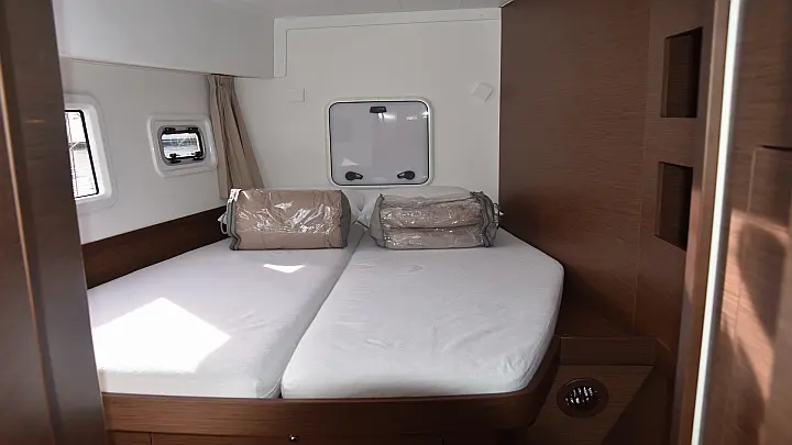 Lagoon 42 (A/C, generator, Watermaker) - 