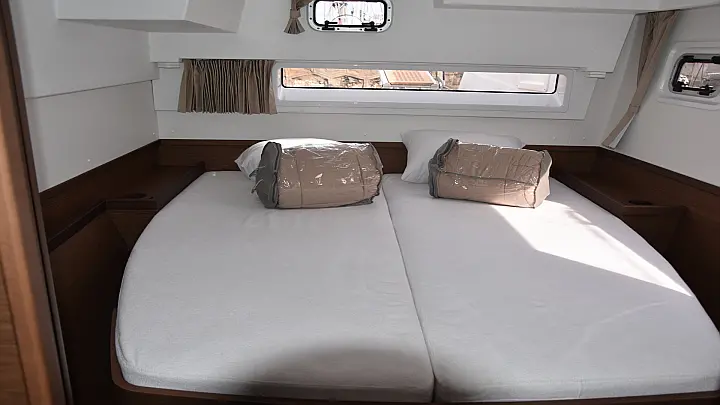 Lagoon 42 (A/C, generator, Watermaker) - 