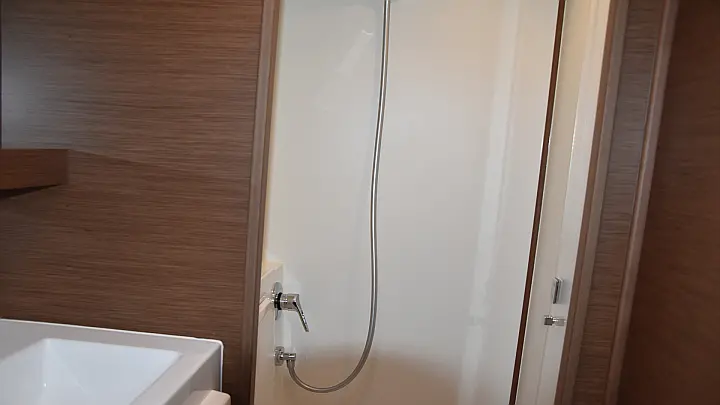 Lagoon 42 (A/C, generator, Watermaker) - 