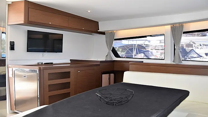 Lagoon 42 (AC, Gen, Watermaker) - 