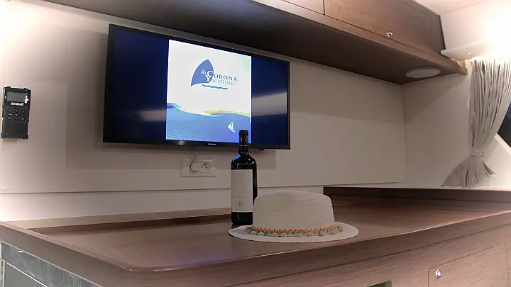 Lagoon 42 (AC, Gen, Watermaker) - 