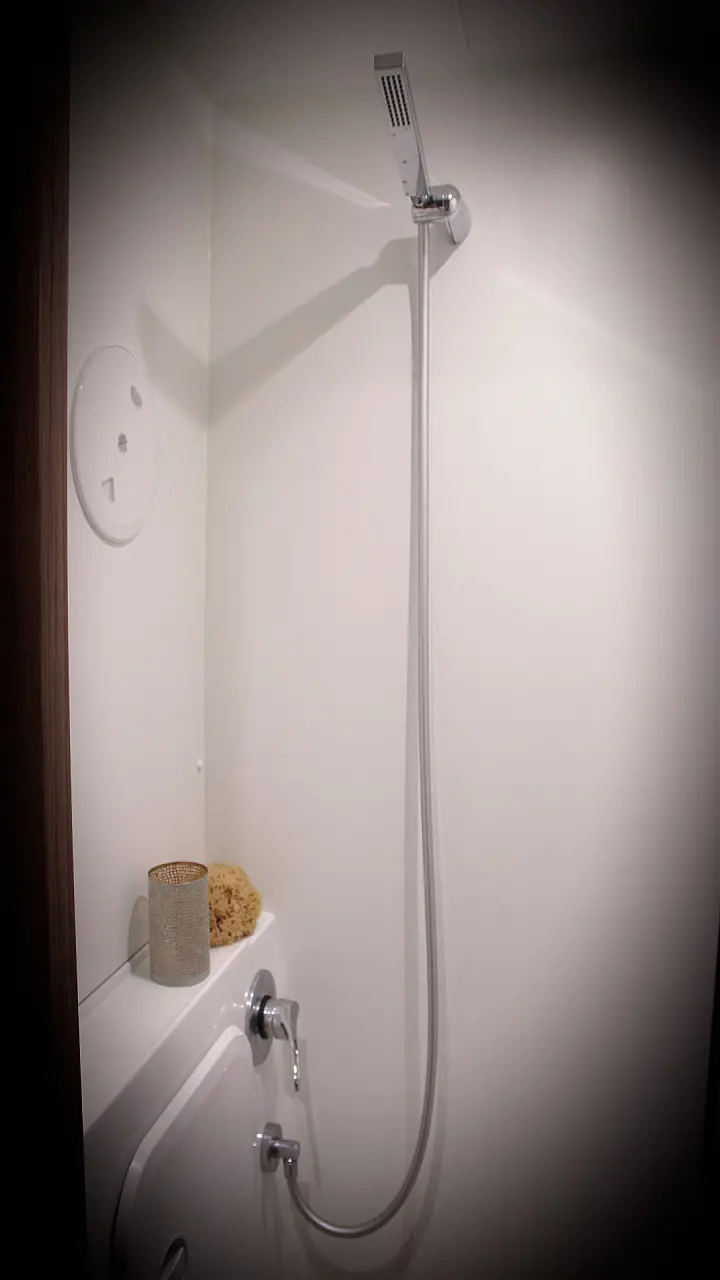 Lagoon 42 (AC, Gen, Watermaker) - 