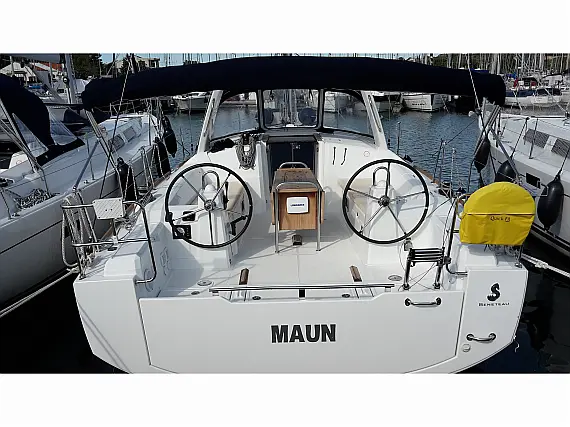 Oceanis 38